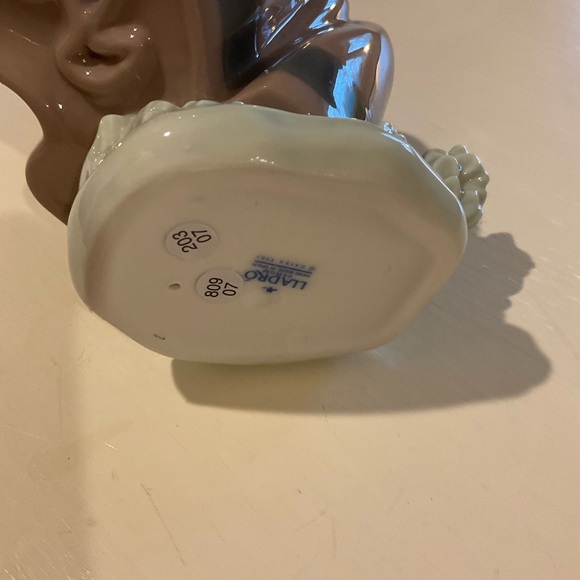 Spring is Here Girl Figurine - Picture 5 of 7